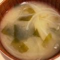 お塩と砂糖's cooksnap of when they made 生わかめと玉ねぎの味噌汁.
