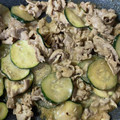 moguy's cooksnap of when they made 豚こま肉とズッキーニのオイマヨ炒め.