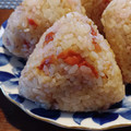 ひっこ's cooksnap of when they made 我が家の定番！梅しょう油おかかおにぎり.