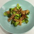 ゆりYO船長's cooksnap of when they made 豚肉とブロッコリーのピリ辛炒め.