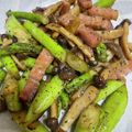 emiqun's cooksnap of when they made きのことアスパラベーコンのバター醤油炒め.