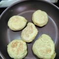 ヤンヤン0716's cooksnap of when they made 朝食おやつに発酵なし♪フライパンで丸パン.