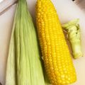 ひさぺー's cooksnap of when they made 皮付きとうもろこし レンチン&髭取り方法.