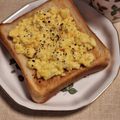ほか弁ママ's cooksnap of when they made レンジで１分！とろ～り卵トースト.