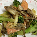 クックNY02NX☆'s cooksnap of when they made 作り置きにも！鮭と舞茸の醤油マヨ炒め.