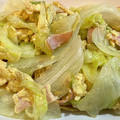 yomo1229's cooksnap of when they made 簡単(*^-^*)レタスとベーコン炒め.