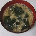 きらり流れ星's cooksnap of when they made わかめとエノキダケのみそ汁.