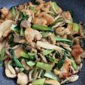 upside2525's cooksnap of when they made 鶏胸青梗菜しめじオイスターソース炒め.