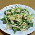 55才のおじさん's cooksnap of when they made ☆簡単☆小松菜とキノコの中華たまご炒め.