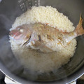 kaichun's cooksnap of when they made 簡単鯛めし 下処理から.