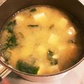 クックCKWZHQ☆'s cooksnap of when they made 豆腐とワカメの普通のお味噌汁.