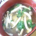 みとお's cooksnap of when they made 風味豊か☆しめじと大葉のみそ汁.