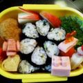 ゆっかka's cooksnap of when they made 細巻きがお花に変身☆幼稚園弁当.