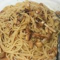 CoffeeCoco's cooksnap of when they made バジルとしめじのガーリックスパゲティー.