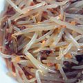 けろぽこ's cooksnap of when they made 食べるラー油で美味しいモヤシのナムル.