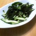 ねっちゃんっ's cooksnap of when they made きゅうりとわかめの甘酢麺つゆゴマ和え.