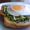 doiko's cooksnap of when they made ゆかりのきゅうりの☆目玉焼きトースト.
