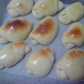 ぽんちょまん's cooksnap of when they made パネトーネマザーのバターロール.