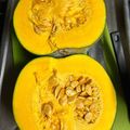のんべぇヒロ's cooksnap of when they made 実は簡単？カボチャ1玉の切り方。.