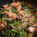 ぐっちＰＩＮＧＵ's cooksnap of when they made 鮭と小松菜の炒め物.
