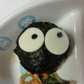 るらちゃん's cooksnap of when they made お弁当★簡単まっくろくろすけおにぎり.