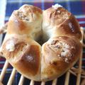 ♡dorami♡'s cooksnap of when they made 100均シフォン型でお花パン(・∇・o).