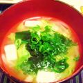チョコオレンジ♪'s cooksnap of when they made 玉ねぎがおいしい味噌汁.