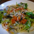shipmizzz's cooksnap of when they made 【辛】シラス・アサリ・トマトのパスタ.
