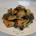 めりり's cooksnap of when they made 秋鮭ときのこのにんにくバターしょうゆ炒め.