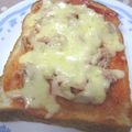 yamita's cooksnap of when they made 下宿生応援レシピ！ツナマヨピザトースト☆.