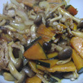 lowfatman's cooksnap of when they made かぼちゃと豚肉のオイスターソース炒め.