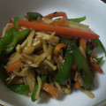 Yuki201110's cooksnap of when they made ピーマンとニンジンとえのきのきんぴら.
