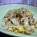 たつやとまき's cooksnap of when they made きのこと豚肉のバターたまご炒め.