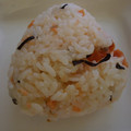 saki1010's cooksnap of when they made 鮭と塩こんぶとごま油　DE　おにぎり♪.