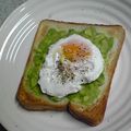 亜久里's cooksnap of when they made 簡単アボガドディップの濃厚目玉トースト.
