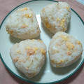 まぶたん's cooksnap of when they made 鮭と炒り卵のおにぎり♡.