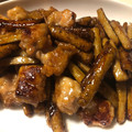 よろ〜ろ's cooksnap of when they made 鶏モモとゴボウの甘酢炒め.