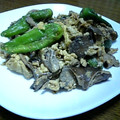 HAR_T411's cooksnap of when they made 丸ごと♪まいたけとししとうの卵炒め.