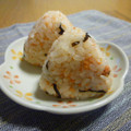 ノチアチ's cooksnap of when they made 鮭マヨと塩昆布のおにぎり.