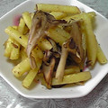しおとも's cooksnap of when they made まいたけとじゃがいもの炒め物.