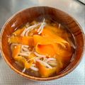 azbjbn's cooksnap of when they made ピーラーにんじんともやしのお味噌汁☆.