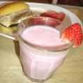 ごまみかん's cooksnap of when they made 苺&ヨーグルトジュース.