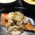☆みほっくま☆'s cooksnap of when they made 鮭のムニエル　玉ねぎとしいたけソース添え.