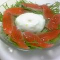 とら＆とららのママ's cooksnap of when they made スモークサーモンと水菜のサラダ　温玉添え.