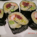 まいつか's cooksnap of when they made まぐろとアボカドで トロ巻き寿司♪.