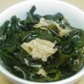 ともちゃん（＾０＾）'s cooksnap of when they made 混ぜるだけ！わかめとなめたけの和え物.