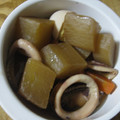 しおりんりく's cooksnap of when they made イカ(ゲソ)と大根の煮物.