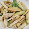 ☆とん吉☆'s cooksnap of when they made 筍とスナップえんどうの柚子胡椒炒め.
