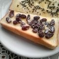 姉ぶた's cooksnap of when they made 弾ける☆レーズン練乳粉チーズトースト♪.