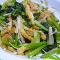 a.journey's cooksnap of when they made チンして和えるだけ♪小松菜えのき油揚げ.